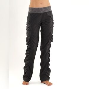 Lululemon Go For It Pants sz 6 Ruched Run Cargo Pockets Excellent Condition